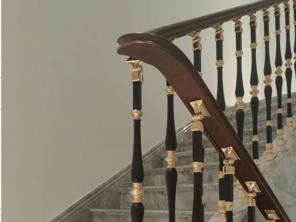 選別墅弧形樓梯廠家？別光聽故事，帶你三步看穿真實力！